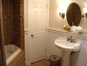 The At Stony Creek Inn